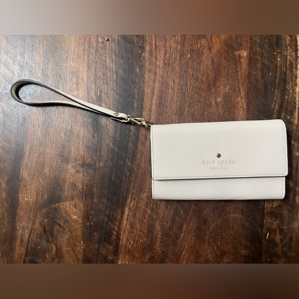 NEVER USED - Kate Spade Cream Wallet Wristlet with phone pocket